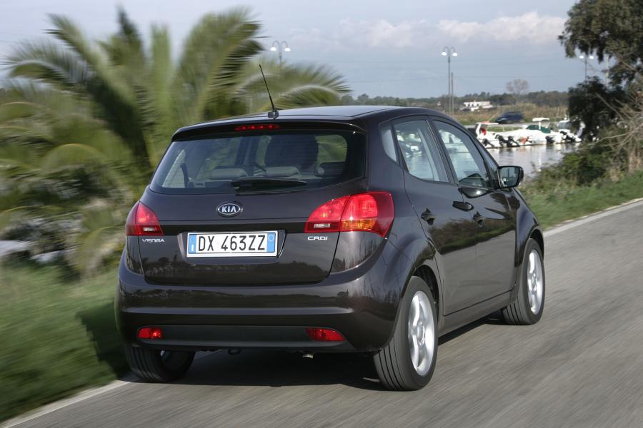  Kia Venga 2010 года  (фото 30 из 199)